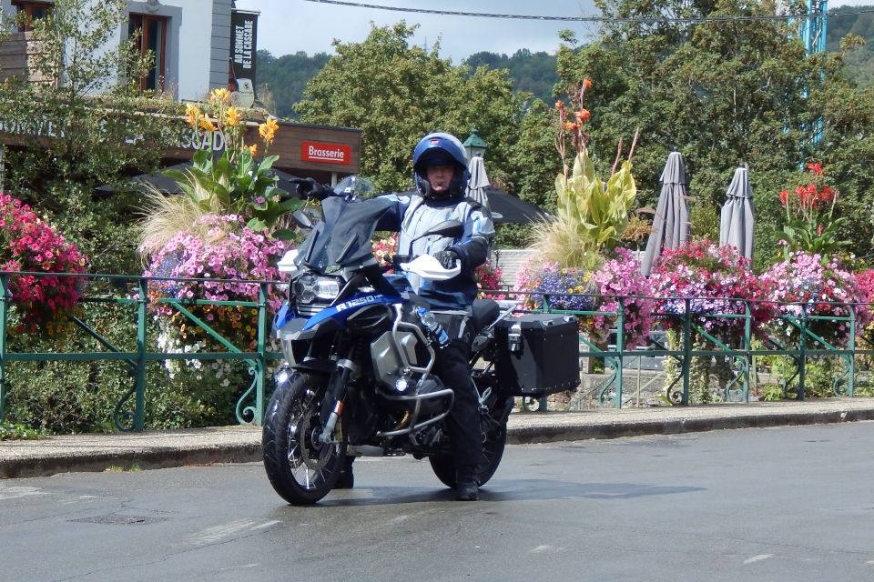 Motorrijbewijspoint Elst examengarantie AVB en AVD